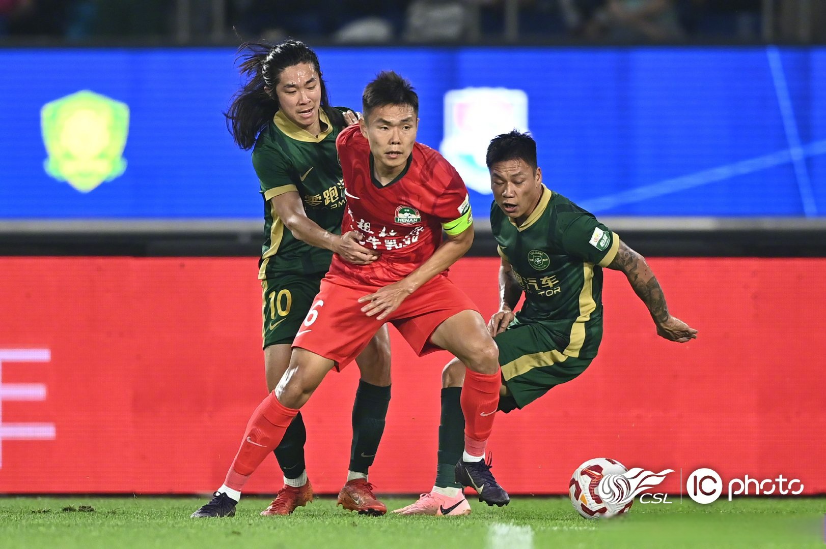 虎扑体育-赛地聚焦——中超赛后热度飙升，尤文图斯防线松动，压力陡增，更衣室氛围转暖的简单介绍