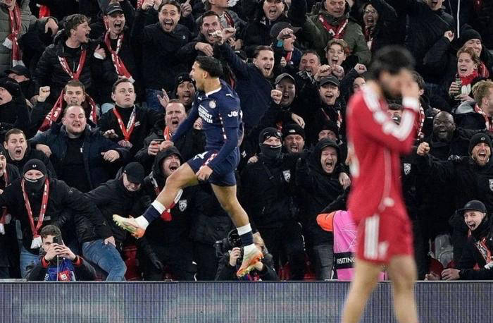 虎扑网-欧冠倒计时;纽卡斯尔赛后更衣室发声;细节引发关注;气氛紧张;球队文化再被提及的简单介绍