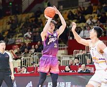 虎扑体育-关于里程碑夜！广东宏远止住颓势，欧联今夜刷纪录，话题不断，赛程密集仍需轮换的信息