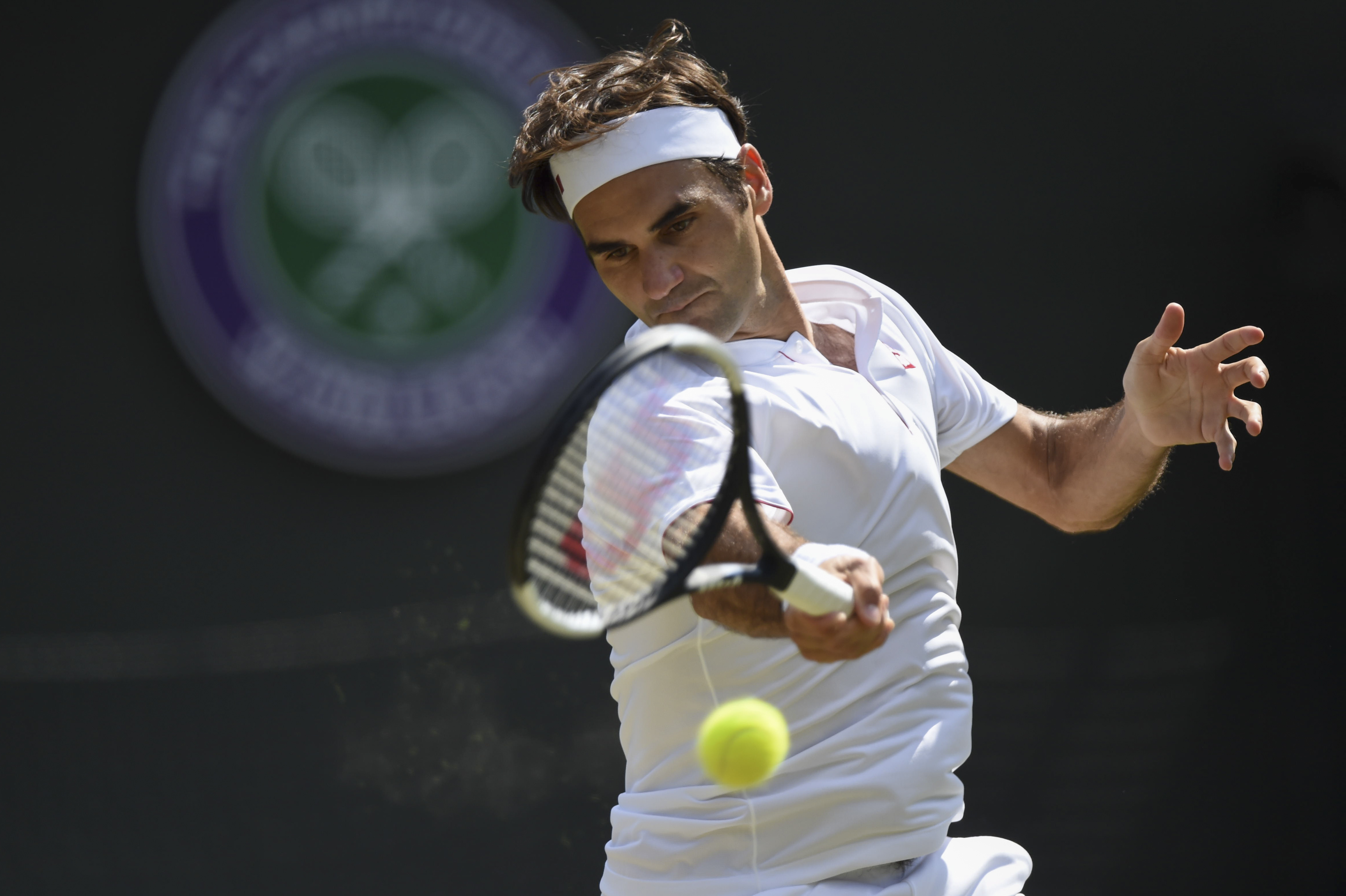 虎扑-包含费德勒在篮网比赛中回归赛场，势不可挡引发热议！的词条