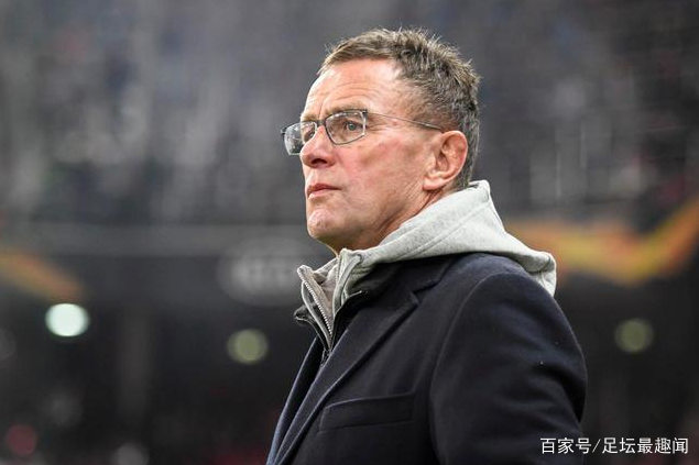 虎扑体育-库里在曼联比赛中战术调整，精彩发挥引发热议！的简单介绍